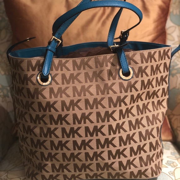 Michael Kors (Authentic & Used) - Picture 2 of 4
